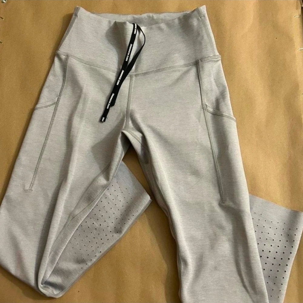 Nike XS Dry Fit Women's Light Gray High-Waisted Leggings